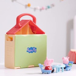 Giochi Preziosi - Peppa Pig- Playset Casa Pop Up, con 3 Stanze Diverse e 2 Personaggi Inclusi, trasportabile per giocare anche f