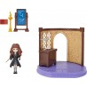 Spin Master - Wizarding World- Set Classe di Incantesimi Harry Potter con bambola esclusiva Hermione Granger e accessori - dai 5