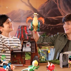 Famosa - ACTION HEROES Dino Camp AtaX, Campo scientifico, con trappole, dinosauri e personaggio, ACN02010