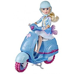 Hasbro Disney Princess - Comfy Squad, Bambola Fashion Cenerentola con Scooter, Casco e Adesivi per Personalizzare, Ispirata al F