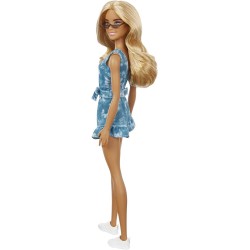 Barbie- Bambola Fashionistas Bionda con Vestitino Blu e Occhiali da Sole, GRB65