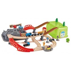 Hape Contenitore Gioco Set Pista con Sopraelevate Completo di Treno Merci E3764