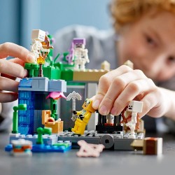 LEGO 21189 - Minecraft Le Segrete dello Scheletro con Mob e Personaggi, Accessori Piccone e Balestra Giocattolo - LG21189