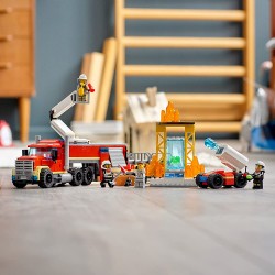LEGO City Unità di Comando Antincendio, Giocattoli per Bambini di 6 Anni, con Vigile del Fuoco, 60282