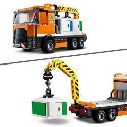LEGO City Centro Città, Playset con Moto Giocattolo, Bici, Camion, Piattaforme Stradali e 8 Minifigure, 60292