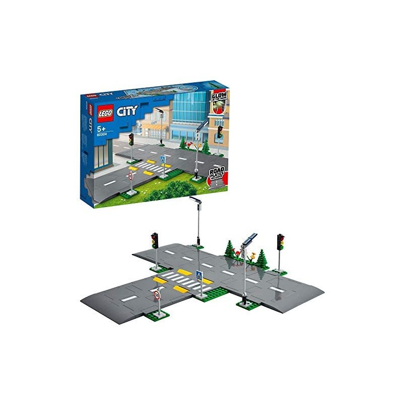 LEGO City Town Piattaforme Stradali, Playset con Lampioni, Semafori e Mattoncini Fosforescenti, 60304