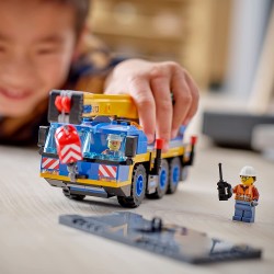 LEGO City Great Vehicles Gru Mobile, Veicoli da Cantiere, Camion Giocattolo, Giochi per Bambini dai 7 Anni in su, 60324
