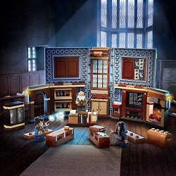 LEGO Harry Potter Lezione di Incantesimi a Hogwarts, Playset da Collezione Portatile in Custodia da Viaggio, 76385