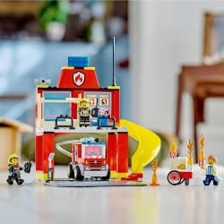 LEGO 60375 City Fire Caserma dei Pompieri e Autopompa con Camion Giocattolo dei Vigili del Fuoco - LG60375