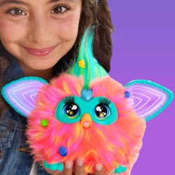 Hasbro - Furby Corallo, giocattolo interattivo a comando vocale, 15 accessori alla moda, peluche elettronico animatronico - F674