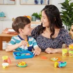 Play-Doh - Il Mio Primo Set da Chef, playset con 14 Accessori da Cucina, Giocattolo presscolare per attività artistiche e manual
