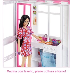 Mattel - Barbie - Playset con Bambola e Casa a 2 Piani con 4 Aree Gioco, Arredata, con Cagnolino e Accessori - HCD48