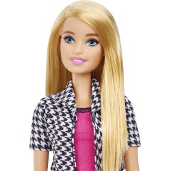 Mattel - Barbie Bambola Interior Designer, Bionda, Abito Rosa e Giacca Pied-De-Poule, Gamba Protesica, Tablet e Cartella dei Pro