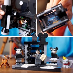 LEGO - Disney Cinepresa Omaggio a Walt Disney, Set 100° Anniversario con Minifigure di Topolino e Minnie più figure di Bambi e D