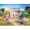 PLAYMOBIL Horses of Waterfall 71354 - Area di cura e lavaggio per cavalli, giri in lungo e in largo e selfie in comune