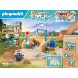PLAYMOBIL Horses of Waterfall 71354 - Area di cura e lavaggio per cavalli, giri in lungo e in largo e selfie in comune