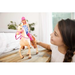 Barbie - Playset Bambola e Cavallo, Include una Barbie Snodata Bionda con il Caschetto e il Suo Cavallo, FXH13