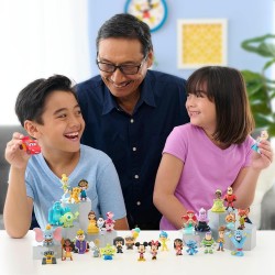 Disney 100 - Pack Rentless Persuit, giocattolo da collezione con personaggi Disney, include 8 figure diverse, licenza ufficiale 