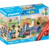 PLAYMOBIL - MyLife Promo Pack 71649 Area giochi dell asilo, con cinque personaggi, torre gioco, scivolo e tanti accessori adorab