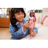 Mattel - Barbie Bambola Fashionistas con abito di maglia con stampa a cuore e tanti accessori, occhiali da sole e scarpe con la 