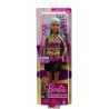 Mattel - Barbie Carriere - Carriera Make-up, bambola dai capelli blu, top colorato a stampa leopardata e scarpe rosa con plateau