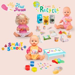 Famosa - Nenuco Cura & Ricicla NFN98000, Bambola 42 cm con corpo rigido, accessori per la pappa, per il cambio del pannolino e p