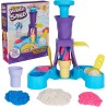 Kinetic Sand - Gelateria Colorata, Sabbia Cinetica 396g di Sabbia Blu, Rosa e Bianca, 2 Coni Gelato Giocattolo, 2 Strumenti per 