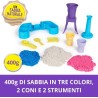 Kinetic Sand - Gelateria Colorata, Sabbia Cinetica 396g di Sabbia Blu, Rosa e Bianca, 2 Coni Gelato Giocattolo, 2 Strumenti per 