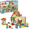 LEGO DUPLO Cura degli Animali di Fattoria Giocattolo, Gioco di Ruolo Educativo con Figure di Cavalli, Mucche e Galline, Set Pres