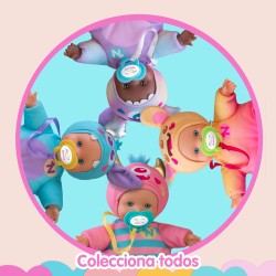 Nenuco Monster Friends Rosa, Bambola 15 cm, corpo morbido, vestitino rosa, ciuccio, + 10 mesi, Famosa (NFNB1100)