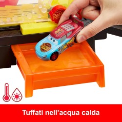 Mattel CARS - Autolavaggio Corsa Cambia Colore, playset Disney Pixar con rampa e vasca lungo 50+ cm, include il veicolo Saetta M