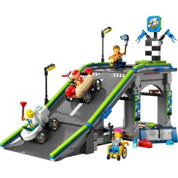 LEGO 60460 City Nessun Limite: Gara sulla Pista a Rampe - Giocattolo da Costruire con 2 Modelli di Auto da Corsa, 4 Minifigure 