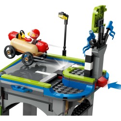 LEGO 60460 City Nessun Limite: Gara sulla Pista a Rampe - Giocattolo da Costruire con 2 Modelli di Auto da Corsa, 4 Minifigure 