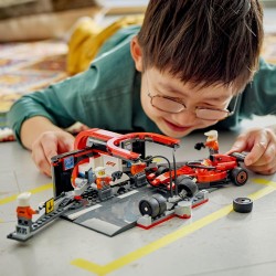 LEGO 60443 City Pit Stop e Meccanici con Monoposto Ferrari F1 - Kit Officina da Costruire con Macchina Giocattolo, Minifigure e