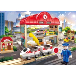 Hape - Set Stazione ferroviaria Portatile in Legno, Gioco di Treni per Bambini, Binari, Stazione e Personaggi, Facile da traspo