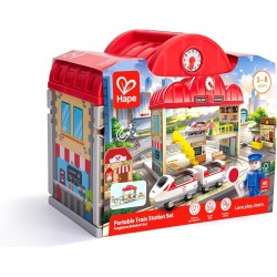 Hape - Set Stazione ferroviaria Portatile in Legno, Gioco di Treni per Bambini, Binari, Stazione e Personaggi, Facile da traspo