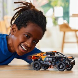 LEGO 42166 Technic NEOM McLaren Extreme E Race Car, Macchina Giocattolo Fuoristrada con Funzione Pull-Back, Fan dei Modellini d