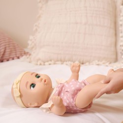 BE LOVED BABIES Gaby, Bambola Realistica, Ha una Pelle Morbida e Include un Ciuccio e un Biberon, Totalmente Articolato, Giocat