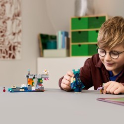 LEGO 21274 Minecraft L’Incontro con il Sorvegliante - Giocattolo Interattivo con Minifigure, Mob e Funzione TNT di Caduta Massi