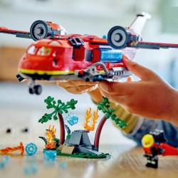 LEGO 60413 City Aereo Antincendio, Giocattolo dei Vigili del Fuoco, Aeroplano con Portellone Apribile Lancia Elementi Acqua, 3 