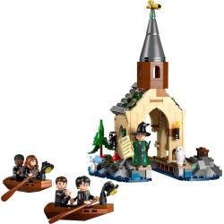 LEGO 76426 Harry Potter La Rimessa per le Barche del Castello di Hogwarts con 2 Barche Giocattolo, Rimessa da Costruire e 5 Min