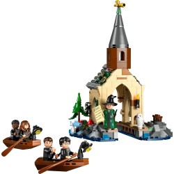 LEGO 76426 Harry Potter La Rimessa per le Barche del Castello di Hogwarts con 2 Barche Giocattolo, Rimessa da Costruire e 5 Min
