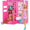 Mattel Barbie - Loft Casa Delle Vacanze, Plyaset con Bambola Bionda Inclusa e 4 Aree di Gioco, 11 Accessori e Tante Stanze Arre