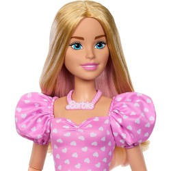 Mattel Barbie - Grande Amica, bambola bionda alta 71 cm con top rosa, gonna in denim e stivali da cowboy, collana, borsetta e a