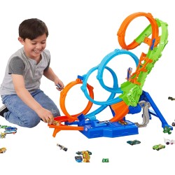Hot Wheels - Mega Loop Super Scontri, pista ripiegabile con 3 anelli, zona di scontro a 3 corsie e boost motorizzato, include u
