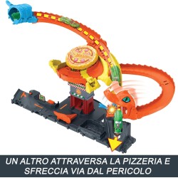 Hot Wheels  Let s Race  Netflix - Attacco del Cobra in Pizzeria, playset con pista a spirale e funzione a scomparsa casuale con
