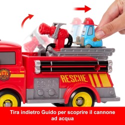 Mattel CARS - Sfreccia e Soccorri Red e Guido Pompieri, set con camion dei pompieri, 2 bersagli a forma di fiamma e 2 proiettil