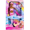 Barbie - Sirena Brooklyn, bambola con lunghi capelli rosa e funzione cambia colore in acqua, cucciolo di delfino e accessori pe