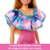 Barbie - Set da 2 bambole Barbie e Stacie, con abiti estivi e due cuccioli, tanti accessori inclusi, dal film Stacie to the Res