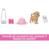 Barbie - Set da 2 bambole Barbie e Stacie, con abiti estivi e due cuccioli, tanti accessori inclusi, dal film Stacie to the Res